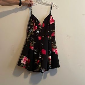 Windsor Black Floral Romper Size Large